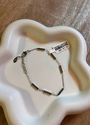 Nieuw zilverkleurig armbandje, merk: Yehwang, staat: Nieuw zonder prijskaartje, € 1,25, € 2,01 inclusief Kopersbescherming