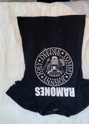 Famines Tshirt, merk: Sonstiges, staat: Heel goed, maat: M, € 5,00, € 5,95 inclusief Kopersbescherming