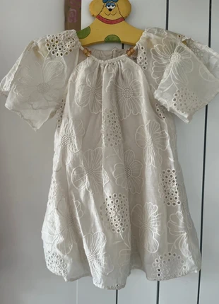 Robe été dentelle broderie fleurie, marque: Zara, état: Neuf sans étiquette, taille: 24-36 mois / 92 cm, 7,00 €, 8,05 € Protection acheteurs incluse