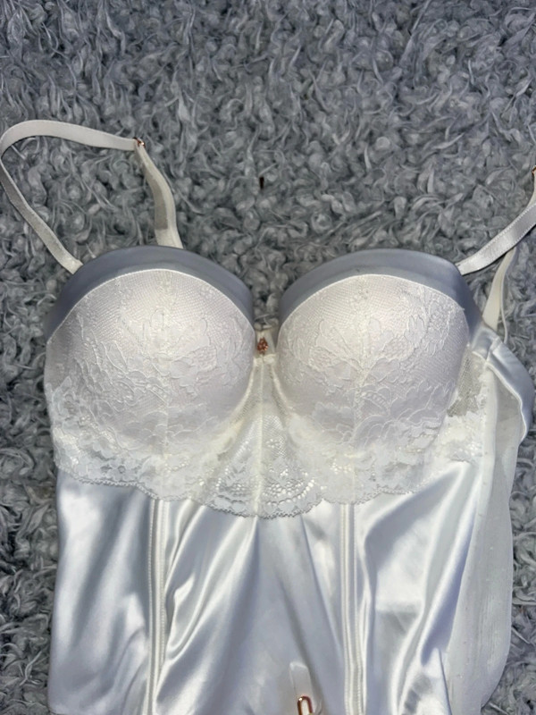 Guêpière dentelle blanche 4