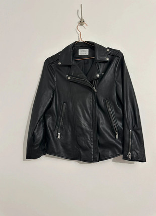 Veste noire en similicuir 13-14 ans ou taille S Zara, marque: Zara, état: Bon état, taille: XS / 34 / 6, 5,00 €, 5,95 € Protection acheteurs incluse