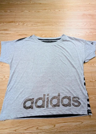 T-shirt de fitness court Adidas taille unique en très bon état, marque: adidas, état: Très bon état, taille: Taille unique, 2,80 €, 3,64 € Protection acheteurs (Pro) incluse