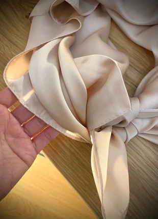 Joli foulard fin et délicat comme du satin ton beige 66x66cm parfait état, brand: Galeries Lafayette, condizioni: Ottime, €14.99, €16.44 include la Protezione acquisti