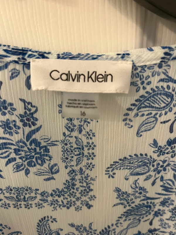 Calvin Klein size 16 long blue & white kimono 5