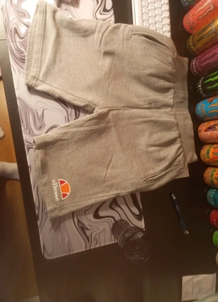 Short ellesse taille 13-14 ans gris, brand: Ellesse, condition: Very good, size: 13 years / 158 cm, €4.00, €4.90 includes Buyer Protection
