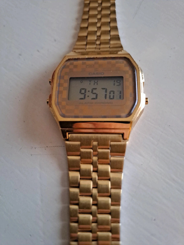 Montre Casio dor Vinted