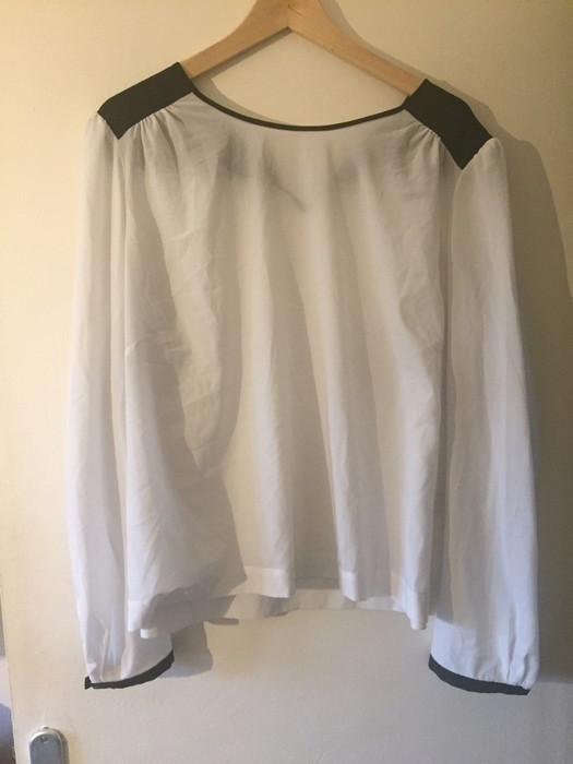 Jolie blouse blanche et noire 3 suisses t.50 1