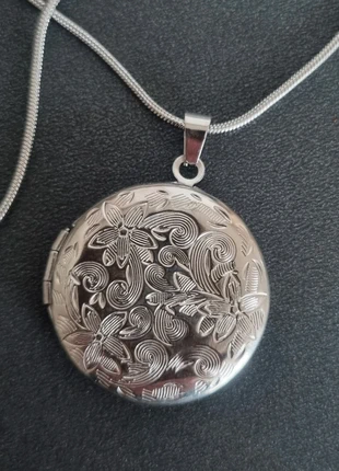 Lange zilverkleurige ketting met medaillon ●stainlesssteel, staat: Heel goed, € 6,50, € 7,53 inclusief Kopersbescherming Pro