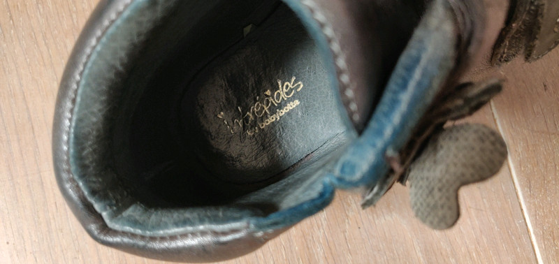 Baskets bottines a scratchs en cuir Babybotte Les Intrepides pointure 28 Vinted