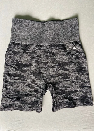 Short AYBL camo, marque: AYBL, état: Très bon état, taille: XS / 34 / 6, 18,00 €, 19,60 € Protection acheteurs incluse