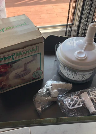 Petit robot manuel neuf, marque: Petit, état: Neuf sans étiquette, 8,00 €, 9,10 € Protection acheteurs incluse