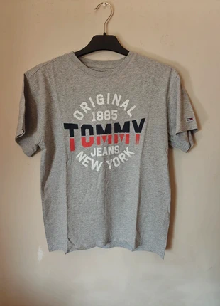 T-Shirt Cinzenta Tommy Jeans S, marque: Tommy Jeans, état: Bon état, taille: S, 2,00 €, 2,80 € Protection acheteurs incluse