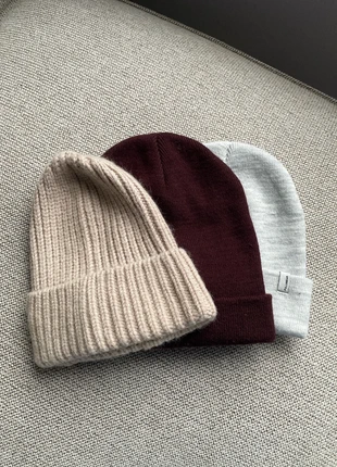 3 mutsen (bordeaux + beige primark / grijs pull&bear), marca: Pull & Bear, estado: Bueno, tamaño: M, 10,00 €, 11,20 € Protección al comprador incluida