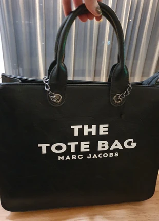 Grote, handige zwarte handtas (The tote bag Marc Jacobs), marque: merkloos, état: Très bon état, 8,00 €, 9,10 € Protection acheteurs incluse