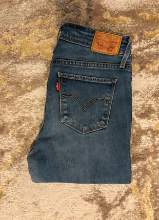 Jeans Levi’s 712 Slim W27 L34 Bleu Femme, brand: Levi's, condition: Very good, size: S / 36 / 8, €23.90, €25.80 includes Buyer Protection Pro