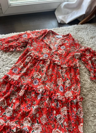 Robe d’été à fleurs rouge orangé à volants, merk: Opullence, staat: Heel goed, maat: S / 36 / 8, € 8,00, € 9,10 inclusief Kopersbescherming