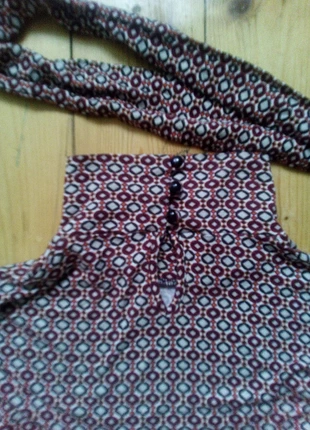 orig. vintage skinny scarf pussy-bow cut-out muster abstract print top mock h&m trend 90s 90er, marke: true vintage, zustand: Sehr gut, größe: S / 36 / 8, 23,80 €, 25,19 € inklusive Vinted-Käuferschutz