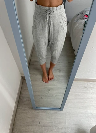 Pantalon sarouel femme gris clair h&m, marque: H&M, état: Très bon état, taille: XS / 34 / 6, 8,00 €, 9,10 € Protection acheteurs incluse