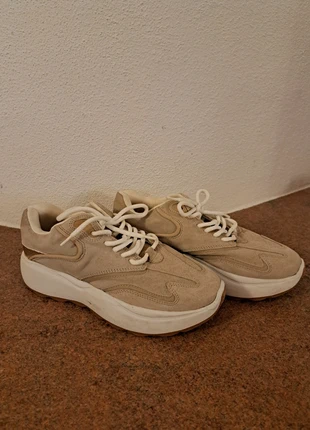 Beige Elegante Zara Sportschuhe🤍, marke: Zara, zustand: Sehr gut, größe: 38, 10,00 €, 11,20 € inklusive Vinted-Käuferschutz