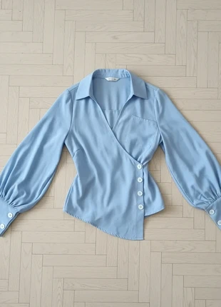 Chemise élégante femme unie boutonnée col V, manches bouffantes et ourlet asymétrique tendance, marke: Vintage Dressing, zustand: Sehr gut, größe: S / 36 / 8, 28,00 €, 30,10 € inklusive Vinted-Käuferschutz