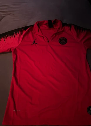 Paris Saint-Germain trainings shirt dry squad CHL Jordan x PSG - Rood, merk: Jordan, staat: Nieuw zonder prijskaartje, maat: L, € 120,00, € 126,70 inclusief Kopersbescherming