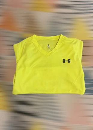 T-shirt Under Armour – Taille S – 10€, marke: Under Armour, zustand: Gut, größe: S, 8,35 €, 9,47 € inklusive Vinted-Käuferschutz