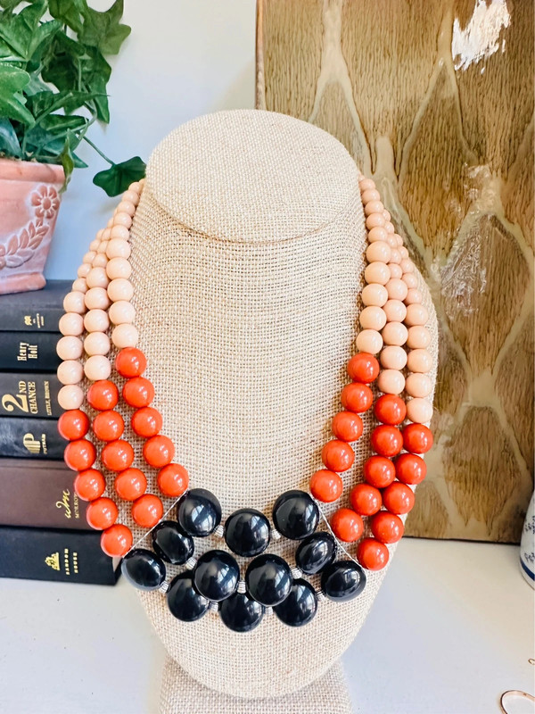 Black coral and beige necklace 1