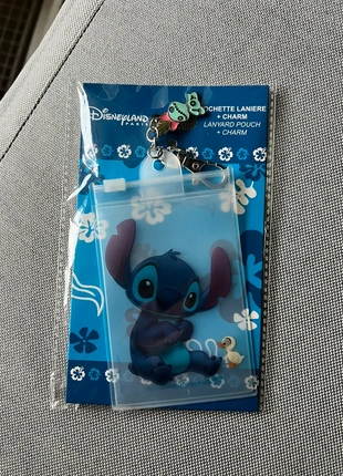 Pochette Lanière Stitch Pochette lanière + charm Disney stitch, marca: Disney, estado: Muy bueno, 10,00 €, 11,20 € Protección al comprador incluida