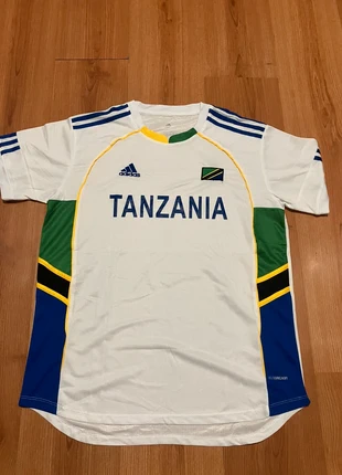 maillot football Tanzanie xxl, marque: Football, état: Très bon état, taille: XXL, 25,00 €, 26,95 € Protection acheteurs incluse