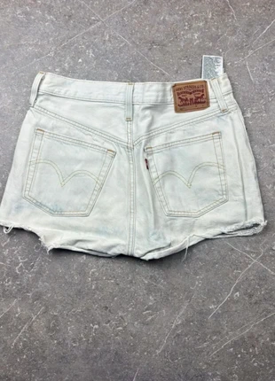 Short court Levis Lévis Levi's 501 femme W28 blanc très bon état, merk: Levi's, staat: Heel goed, maat: M / 38 / 10, € 8,00, € 9,10 inclusief Kopersbescherming