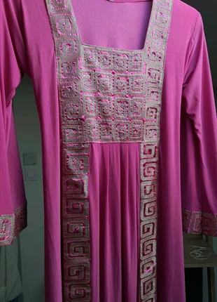 Abaya/Robe longue rose avec perles et broderie, marque: Boutique indépendante, état: Très bon état, taille: Taille unique, 10,00 €, 11,20 € Protection acheteurs incluse