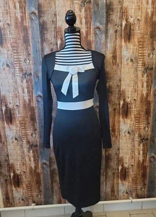 Robe noire chic à manches longues avec détails blancs  Élégance intemporelle taille S 🌺🌺, brand: Shein, condizioni: Ottime, taglia: S / IT 40 / EU 36, €10.99, €12.24 include la Protezione acquisti