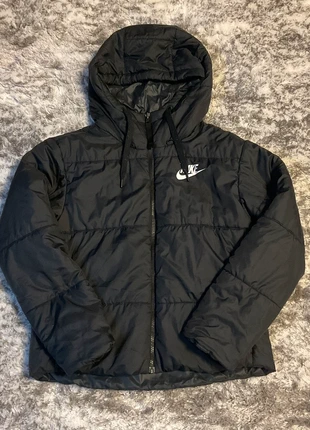 📌 | Doudoune Nike réversible, marque: Nike, état: Très bon état, taille: M, 50,00 €, 53,20 € Protection acheteurs incluse