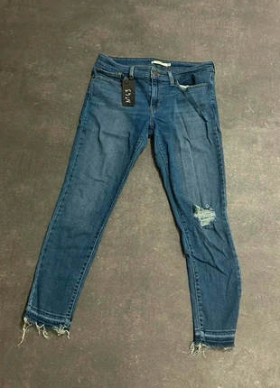 Jean levi’s femme skinny bleu W29 FR38, brand: Levi's, condizioni: Ottime, taglia: M / IT 42 / EU 38, €16.00, €17.50 include la Protezione acquisti