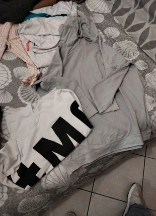Felpa oversize e maglietta maniche lunghe , brand: fashiondiaries, condizioni: Ottime, taglia: XL / IT 46 / EU 42, €3.00, €3.85 include la Protezione acquisti