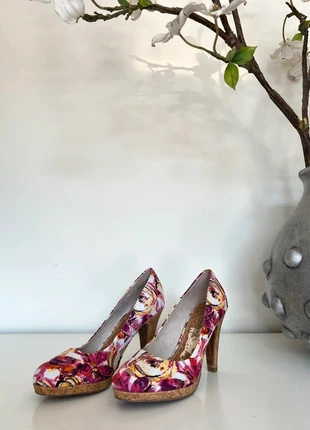 Flower hakken ., merk: Marco Tozzi, staat: Nieuw met prijskaartje, maat: 38, € 22,50, € 24,33 inclusief Kopersbescherming