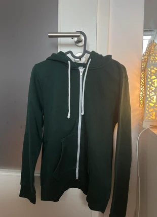 Dunkelgrüner Zip-Hoodie von H&M – Größe M, marque: H&M, état: Très bon état, taille: M / 38 / 10, 4,00 €, 4,90 € Protection acheteurs incluse