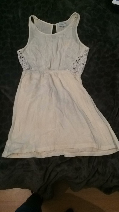 robe blancje avec dentelle 1