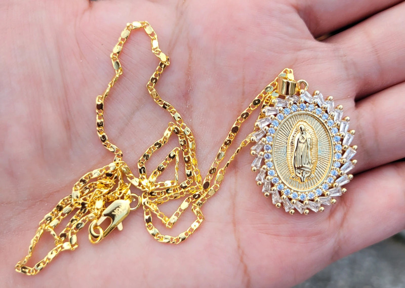 Cadena con dije Virgen de Guadalupe 2