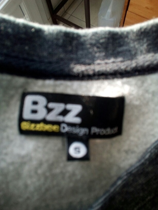 Sweat shirt gris marque Bizzbee jamais porté 2