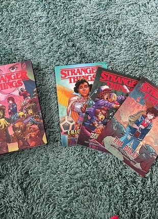 Stranger things comic boek set 3 delig Engels talig, staat: Nieuw zonder prijskaartje, € 20,00, € 21,70 inclusief Kopersbescherming