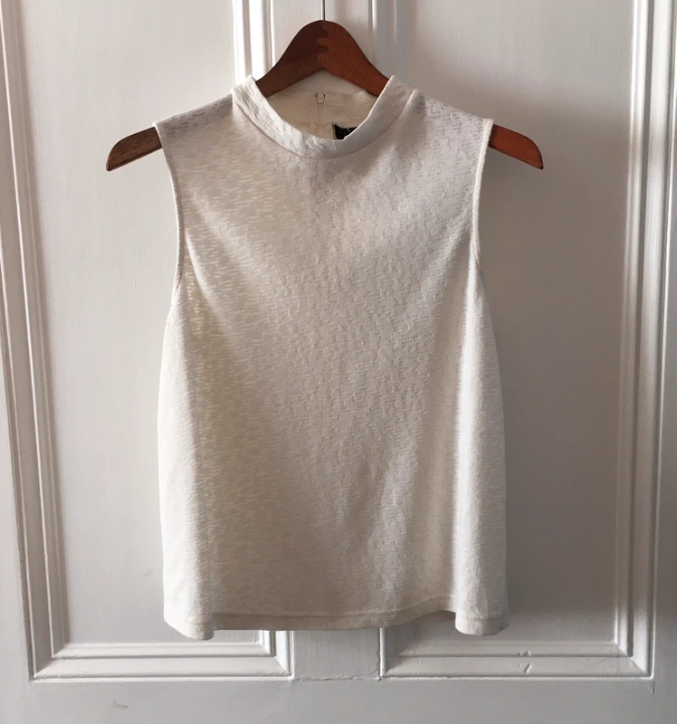 Sleeveless 2025 cream turtleneck