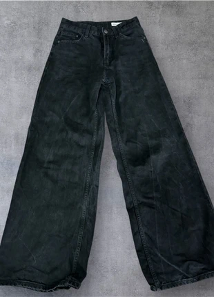Schwarze Flaredjeans, brand: Bershka, condizioni: Nuovo senza cartellino, taglia: XS / IT 38 / EU 34, €22.99, €24.84 include la Protezione acquisti
