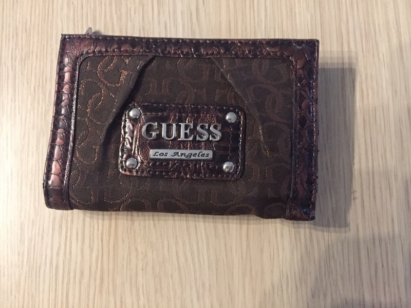 Portefeuille GUESS  1