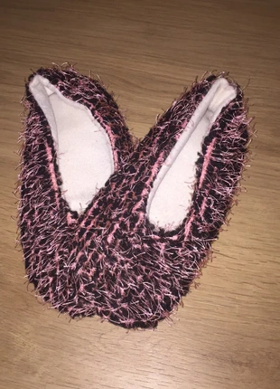 Zapatillas de andar por casa rosas y negras., condizioni: Nuovo senza cartellino, taglia: 39.5, €3.00, €3.85 include la Protezione acquisti