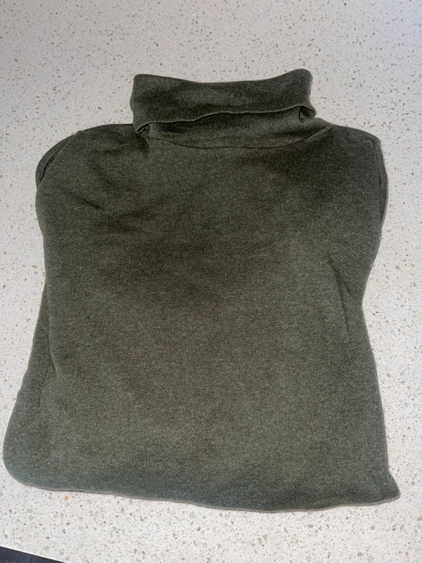 Basic editions size medium , green womens turtle neck guc 3