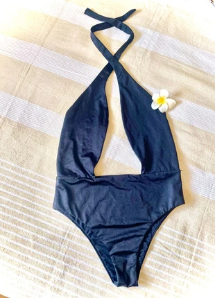 Maillot de bain une pièce noir Calzedonia 🖤 brillant & dos nu chic, marke: Calzedonia, zustand: Neu, größe: S / 36 / 8, 28,00 €, 30,10 € inklusive Vinted-Käuferschutz