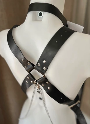 Harnais cuir noir unisexe réglable avec collier et chaînes – effet bondage, marke: PAS, zustand: Neu, mit Etikett, 25,00 €, 26,95 € inklusive Vinted-Käuferschutz