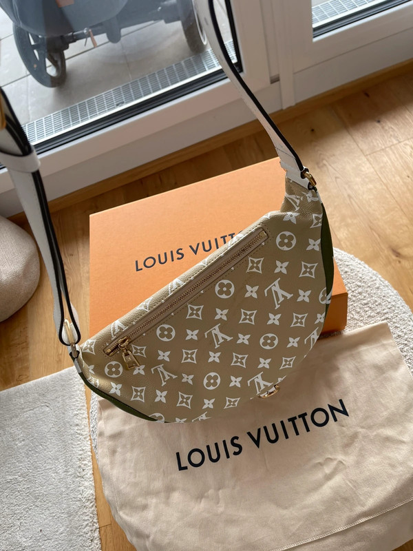 Louis Vuitton Bumbag Monogram Giant Khaki Green/Beige