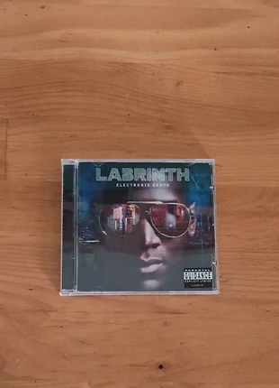 labirinth electronic earth, staat: Heel goed, € 5,00, € 5,95 inclusief Kopersbescherming